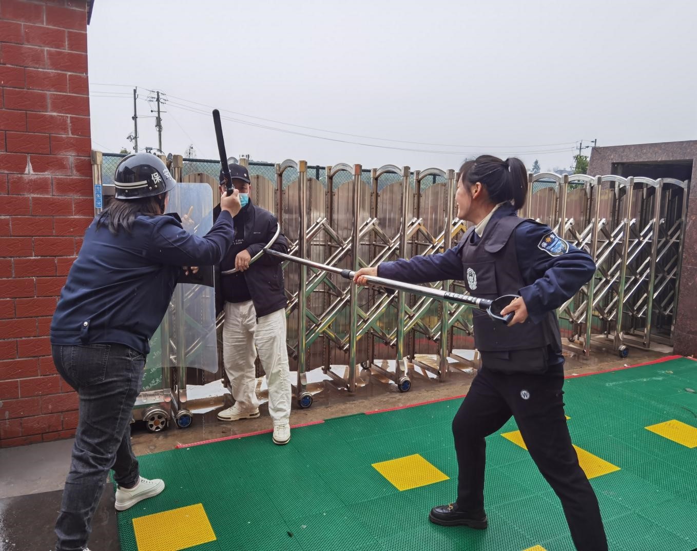 “反恐防暴，隨時(shí)應(yīng)戰(zhàn)” 新寧縣白沙中心幼兒園開(kāi)展反恐防暴演練
