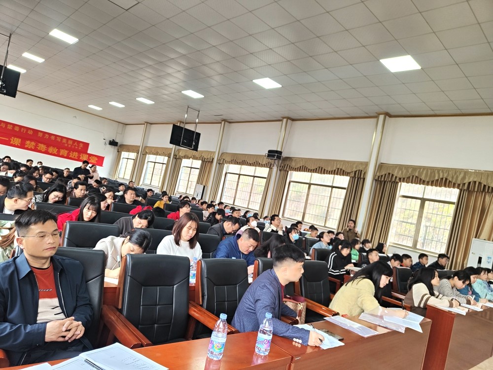 凝心聚力做教研，引領(lǐng)成長(zhǎng)譜新篇