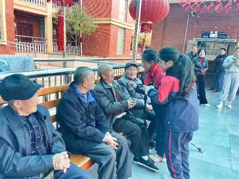 “傳承雷鋒精神 培育時代新人”