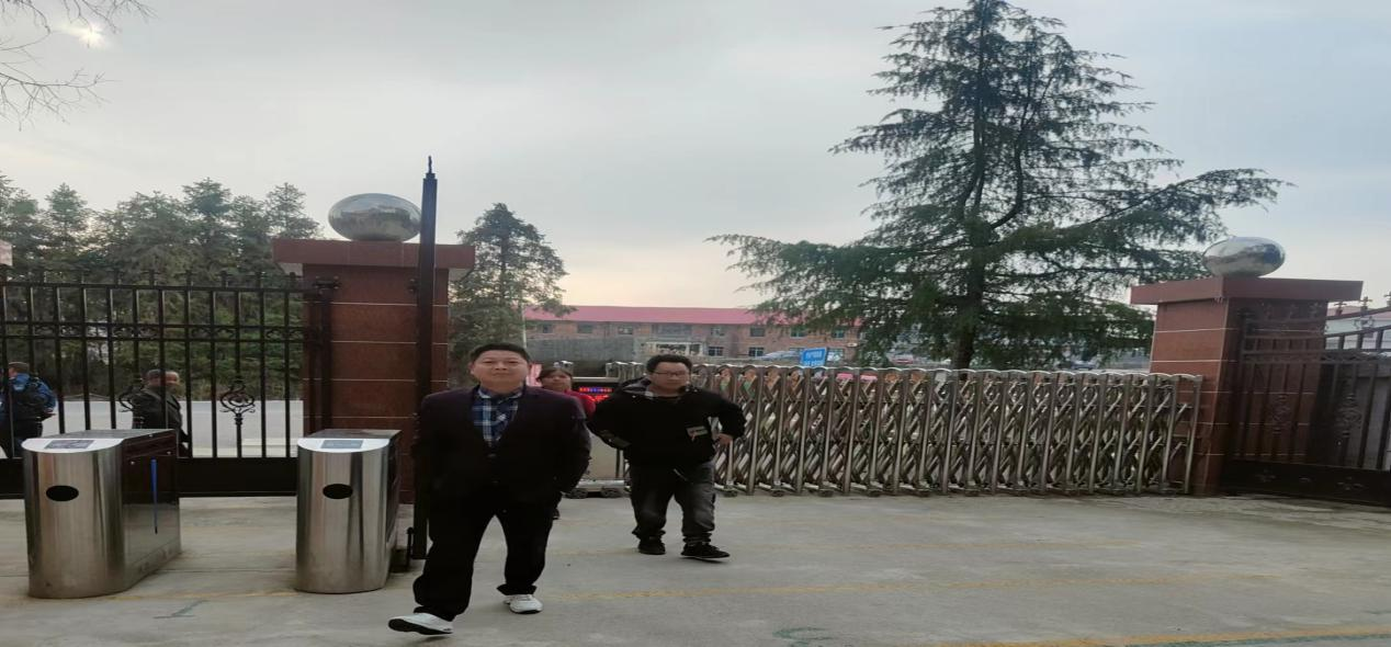 山門鎮(zhèn)橫溪中學(xué)召開“利劍護(hù)蕾，家校共育”女生家長會