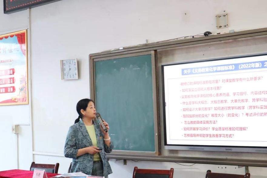 湖南省化學(xué)化工學(xué)會(huì)、省教科院“送教送研·科普進(jìn)校園”走進(jìn)竹市鎮(zhèn)中學(xué)