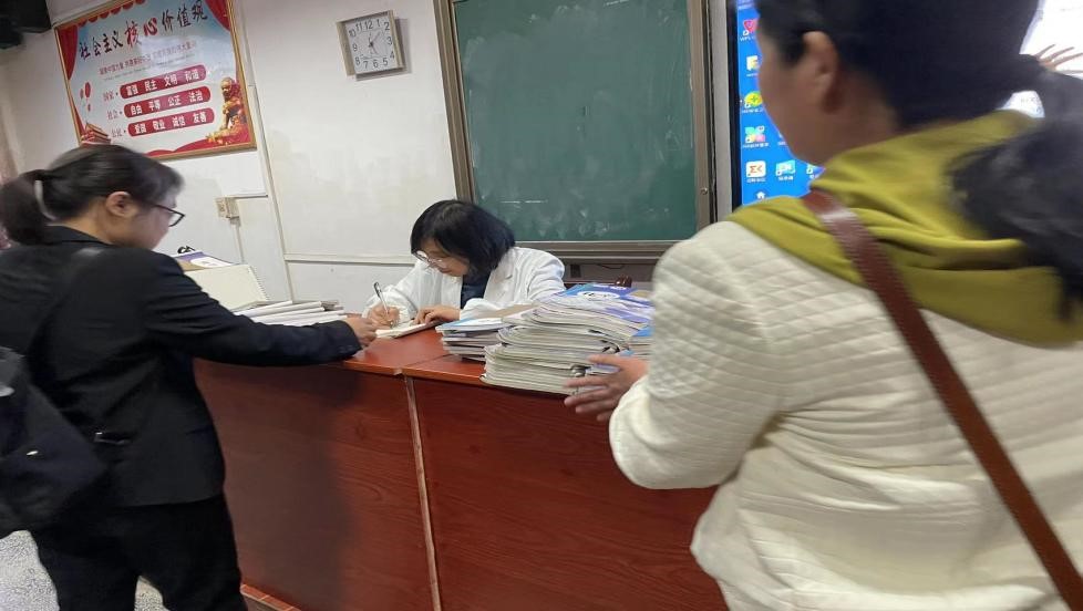 湖南省化學(xué)化工學(xué)會(huì)、省教科院“送教送研·科普進(jìn)校園”走進(jìn)竹市鎮(zhèn)中學(xué)