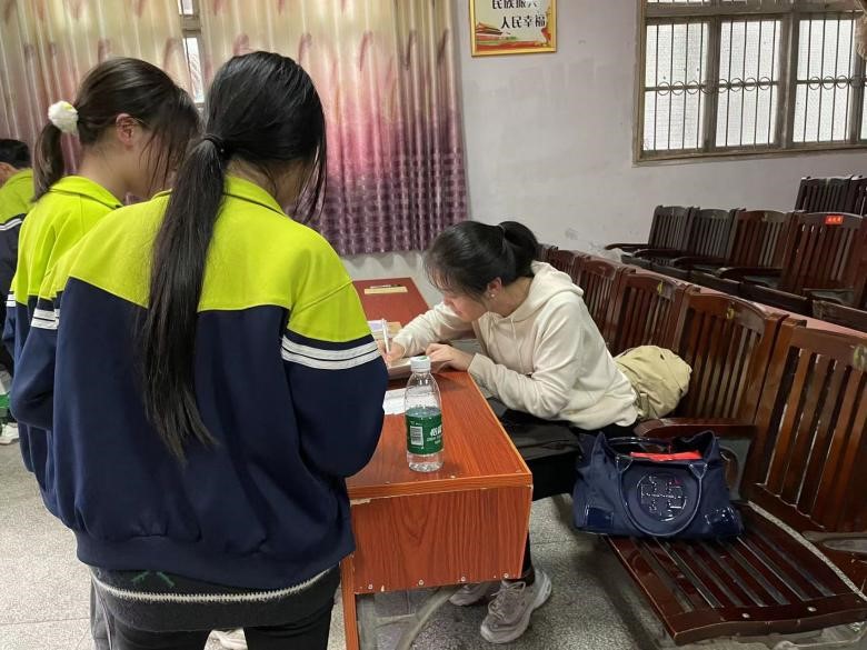 湖南省化學(xué)化工學(xué)會(huì)、省教科院“送教送研·科普進(jìn)校園”走進(jìn)竹市鎮(zhèn)中學(xué)