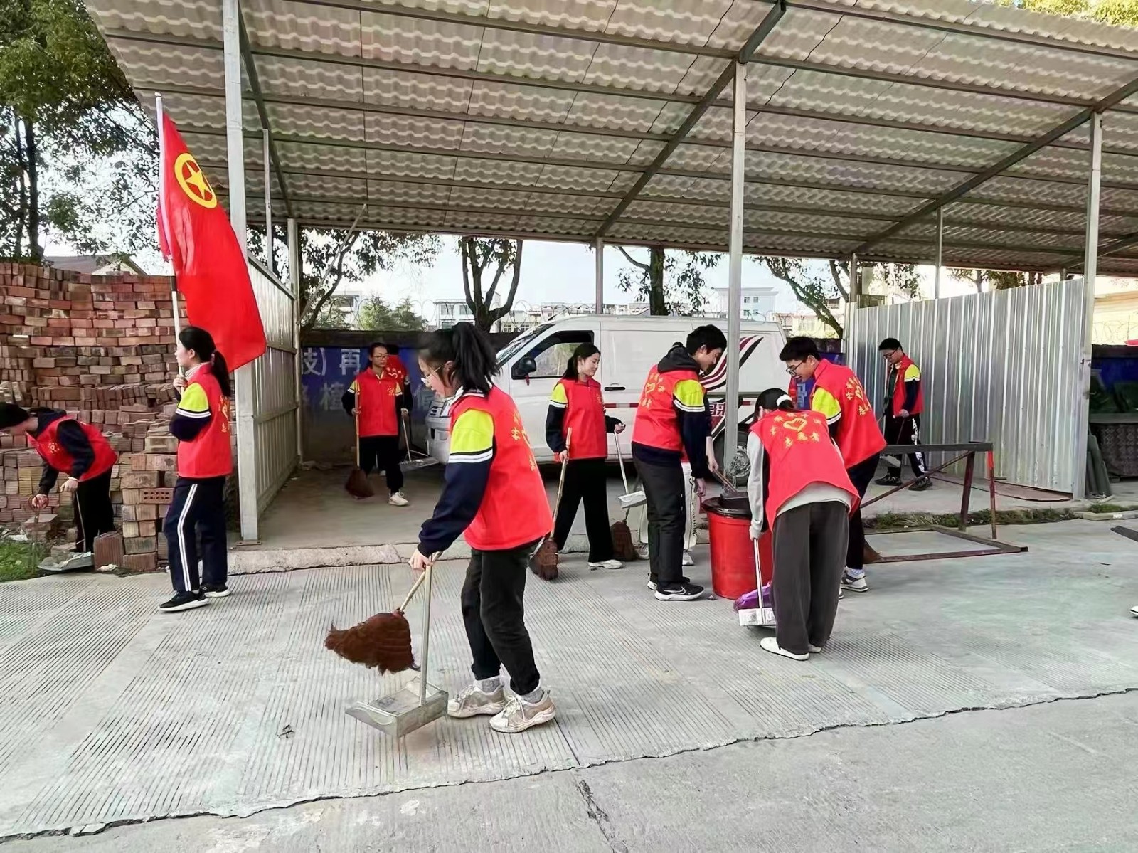 踐行雷鋒精神，做幸福志愿者
