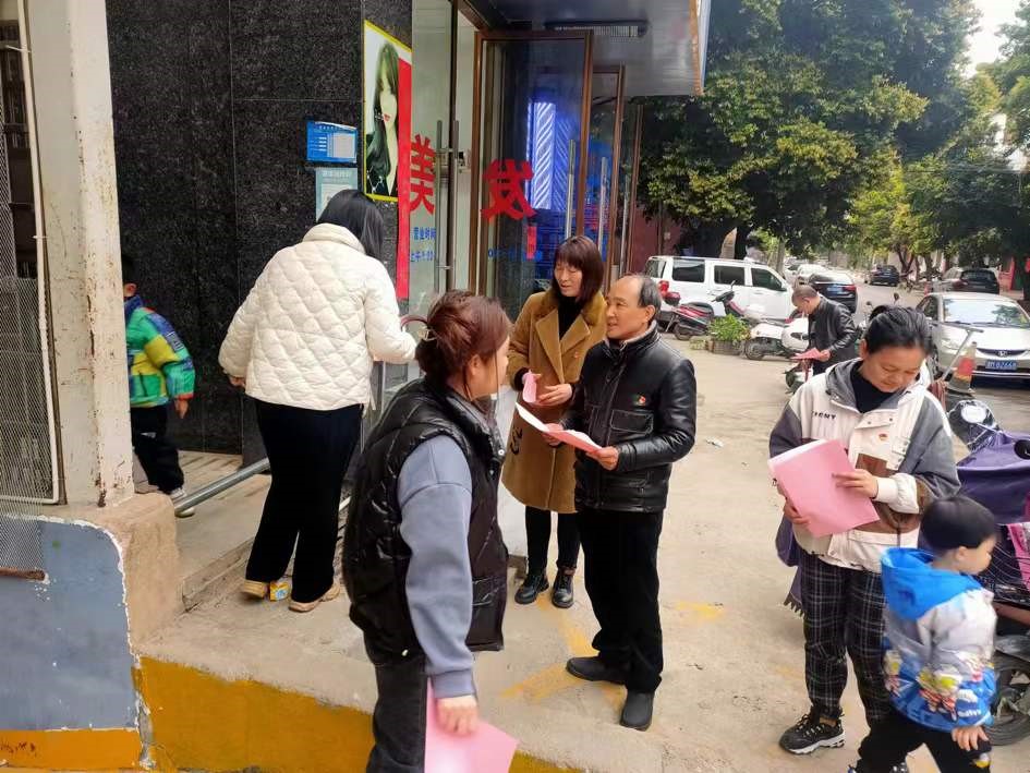 湖南寧遠：志愿服務(wù)進社區(qū)   文明新風(fēng)零距離