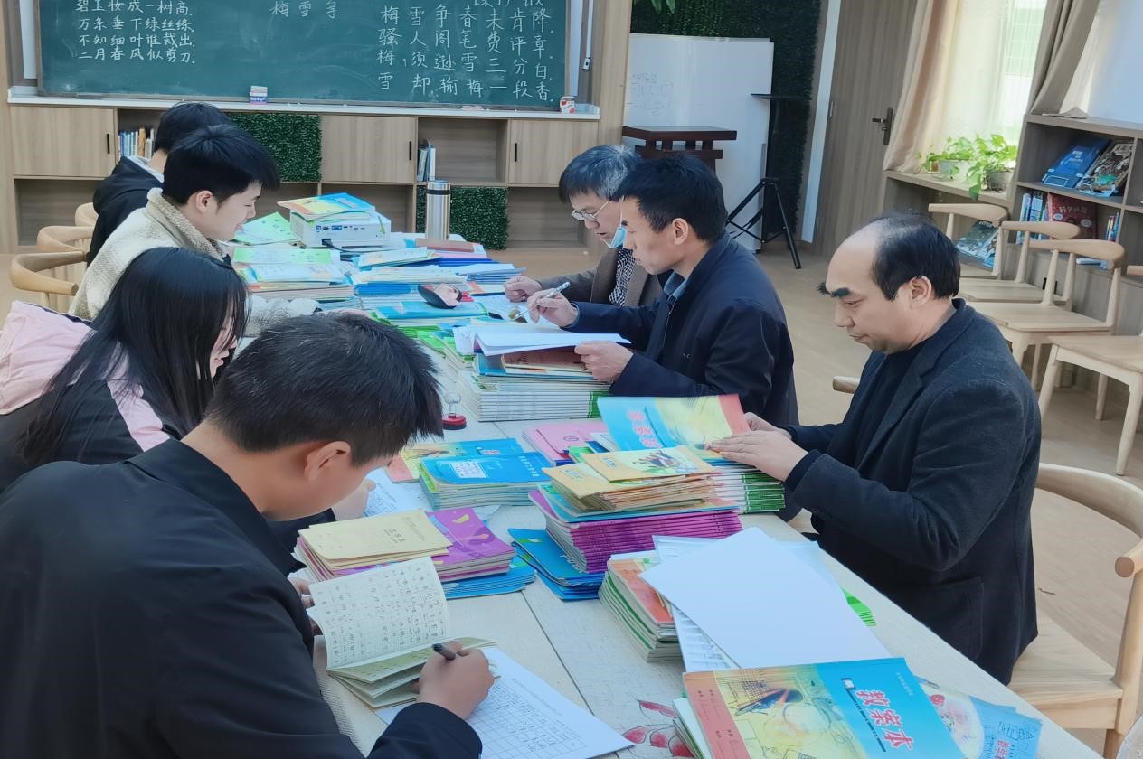 邵陽縣酈家坪鎮(zhèn)中心學校開展教學常規(guī)普查工作