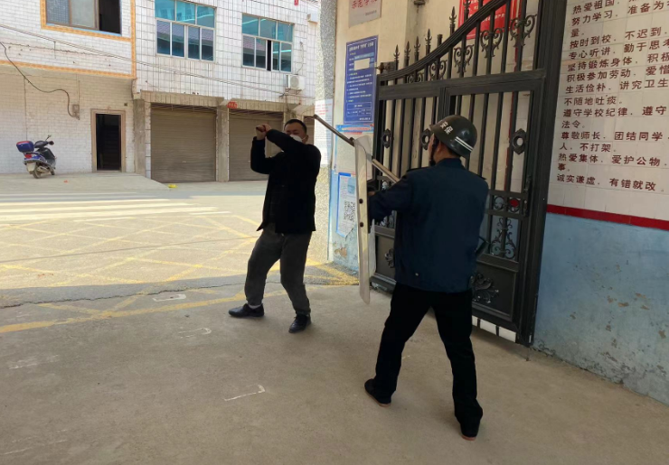 銅墻鐵壁，護(hù)蕾平安