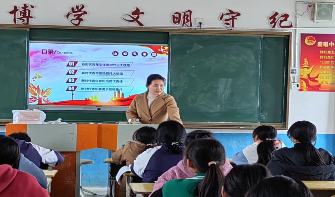 金稱市鎮(zhèn)中學開展“青春獻禮二十大，強國有我新征程”主題團課學習