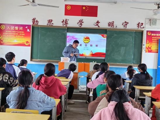 金稱市鎮(zhèn)中學開展“青春獻禮二十大，強國有我新征程”主題團課學習