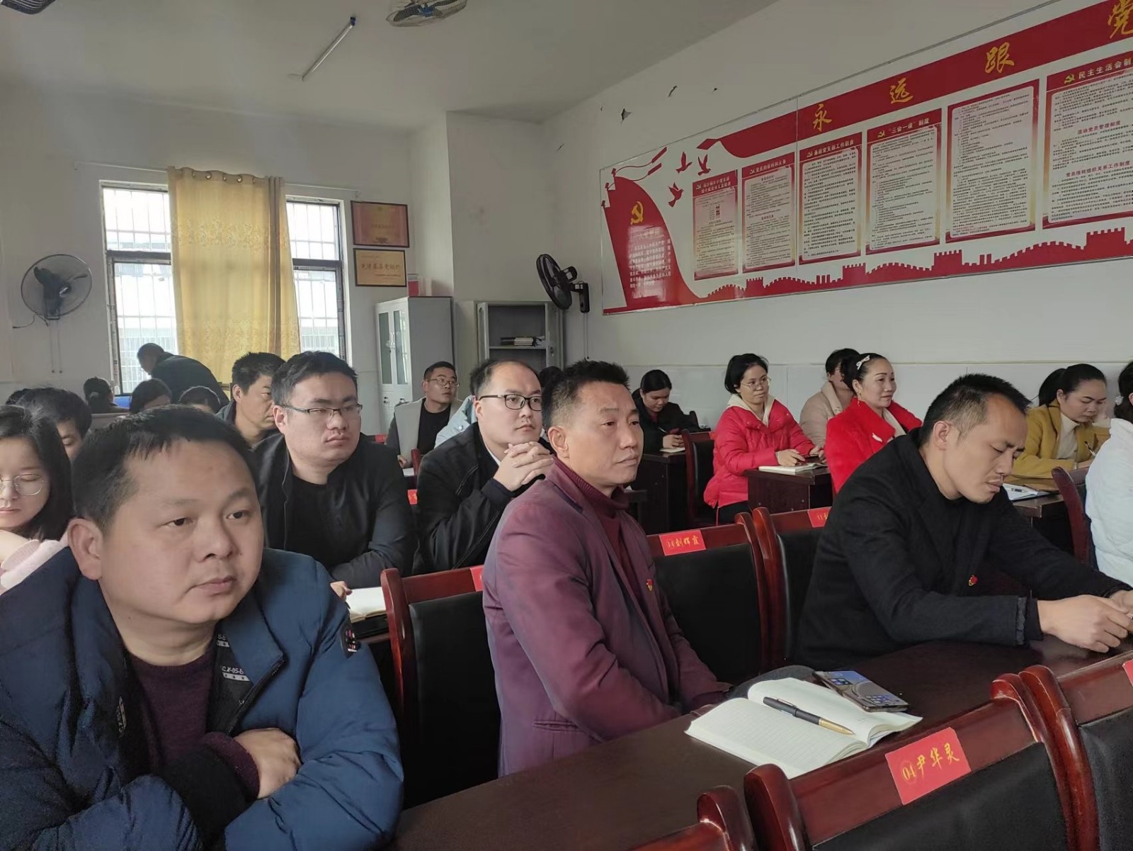 洞口縣高沙鎮(zhèn)片小黨支部高站位開展“以案促改”生活會(huì)
