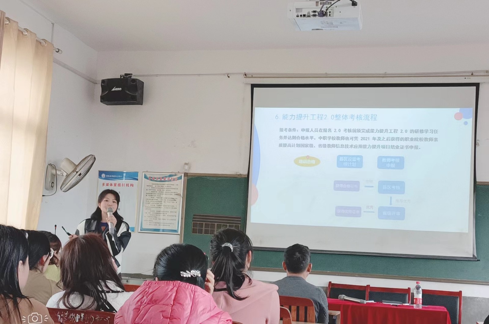 技術(shù)賦予教學(xué)，信息點(diǎn)亮課堂