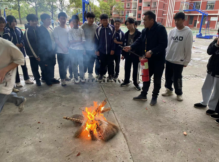 消防安全心中記，實戰(zhàn)操練保平安