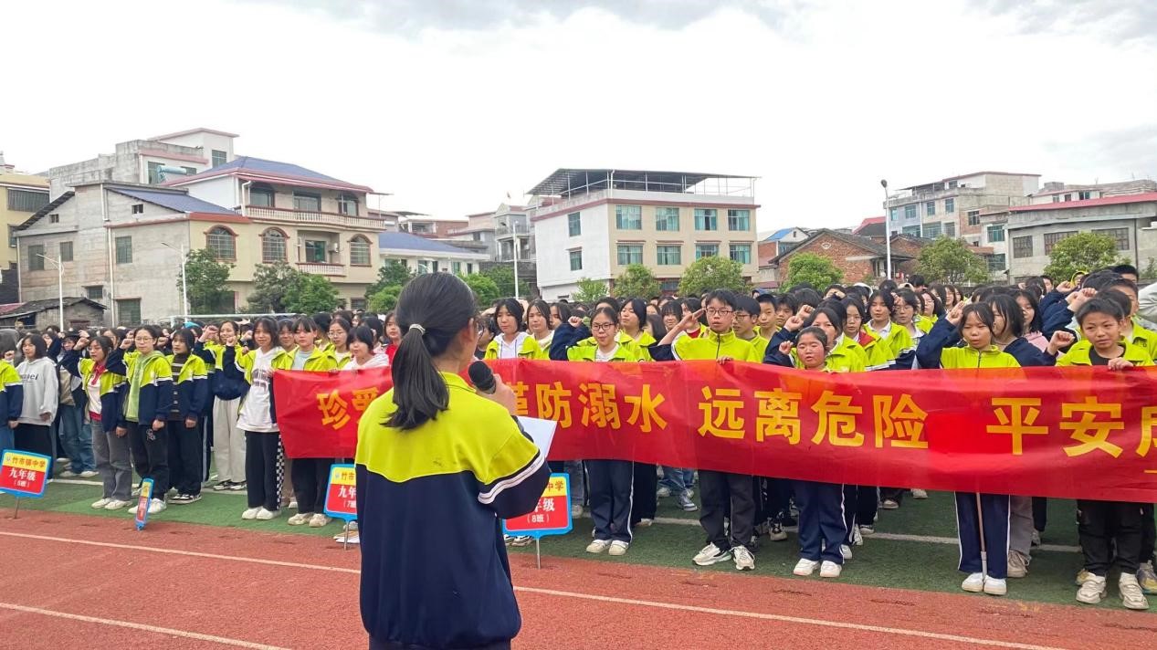 安全防溺水，不做孤“泳”者