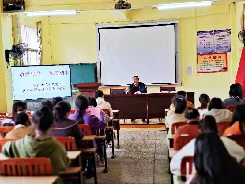 塘田市鎮(zhèn)中心完全小學召開防溺水班主任專題會議