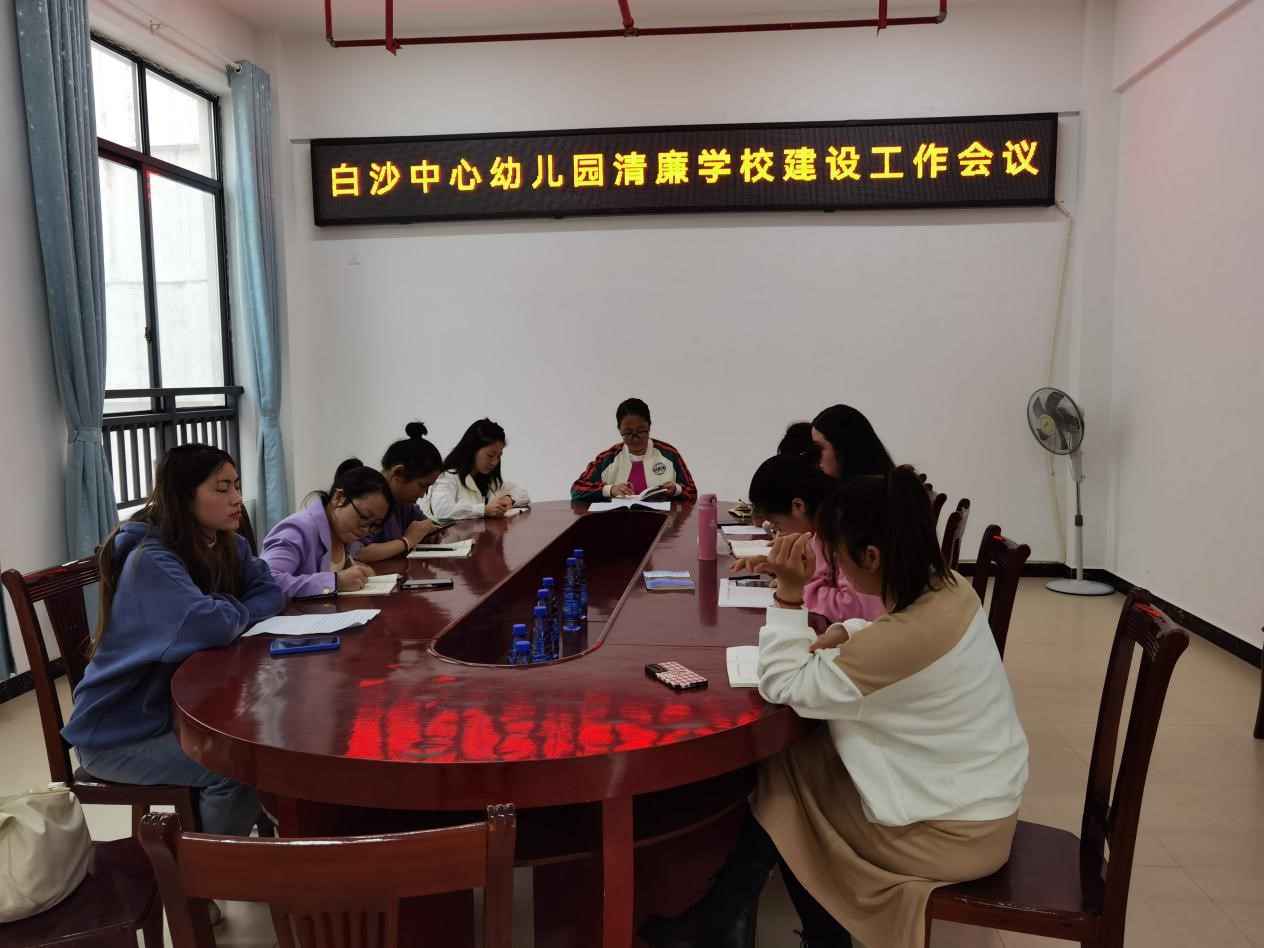 以“清”凈校以“廉”潤(rùn)園