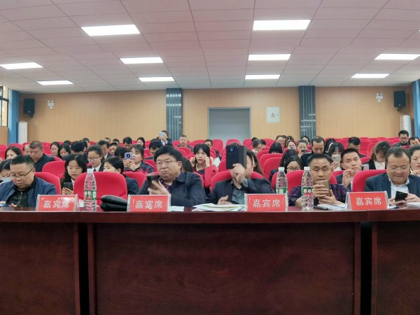 塘渡口鎮(zhèn)玉田初級(jí)中學(xué)舉辦班主任論壇暨生地教學(xué)交流校本研修