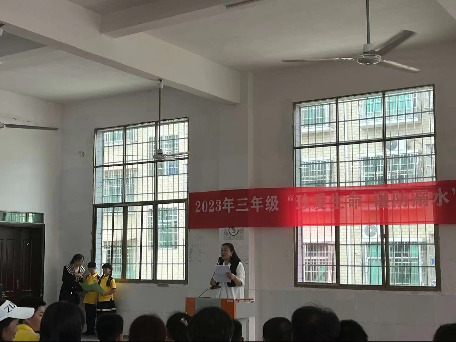 白倉鎮(zhèn)中心完小三年級“珍愛生命 謹(jǐn)防溺水”專題家長會