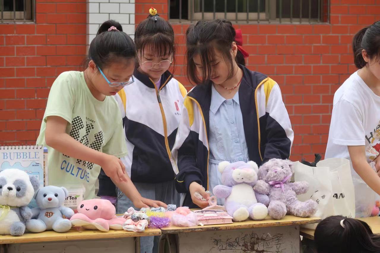 北塔小學(xué)：關(guān)愛留守兒童，義賣淘你所愛