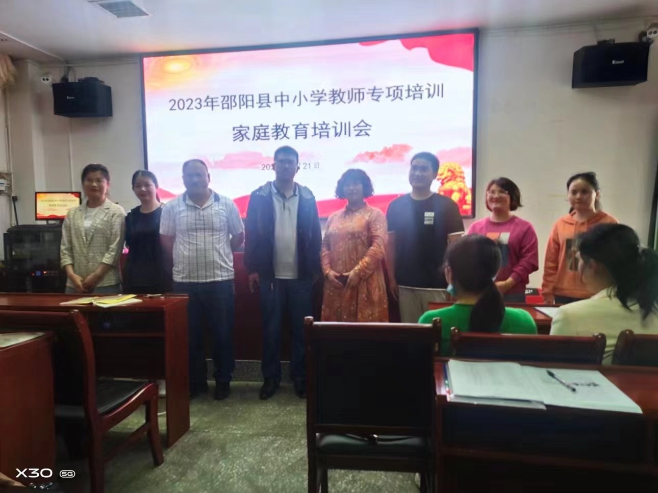 全面推進(jìn)教師專項(xiàng)培訓(xùn)，努力提升家庭教育水平