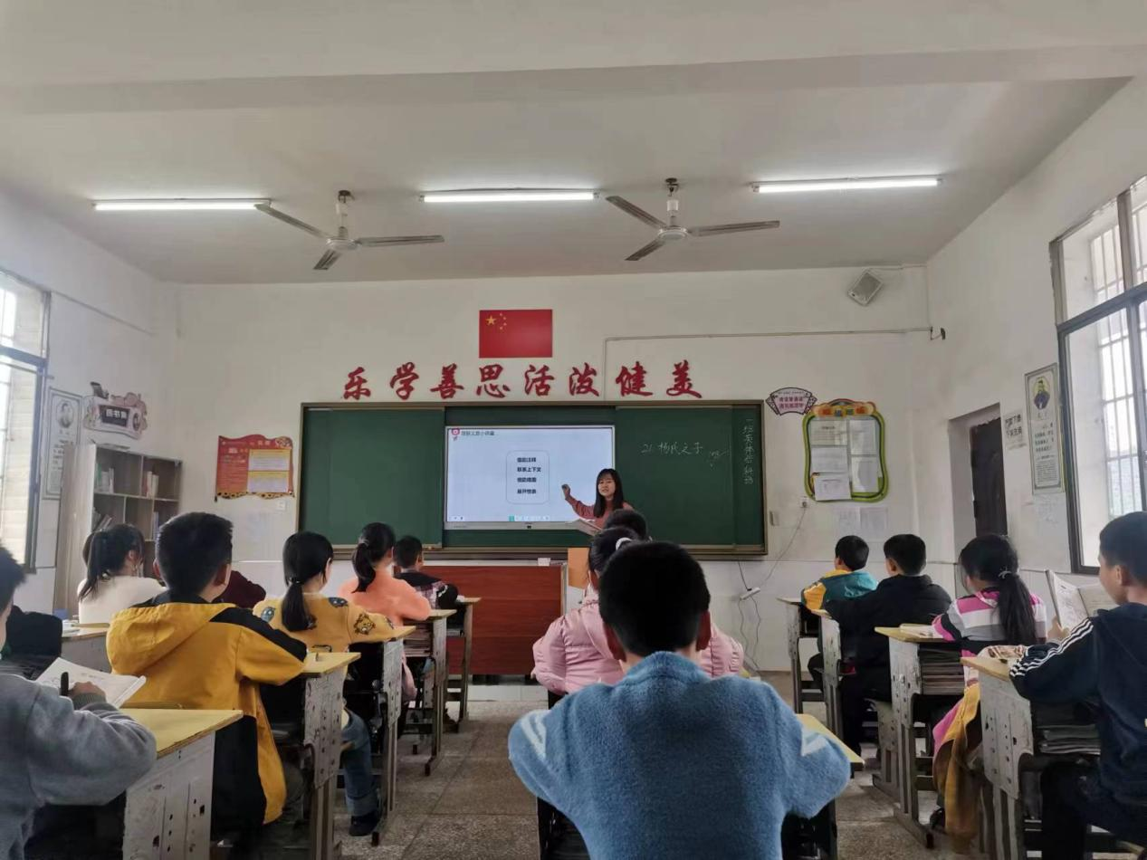 五峰鋪鎮(zhèn)中心完?。盒ｋH互促 同研共贏
