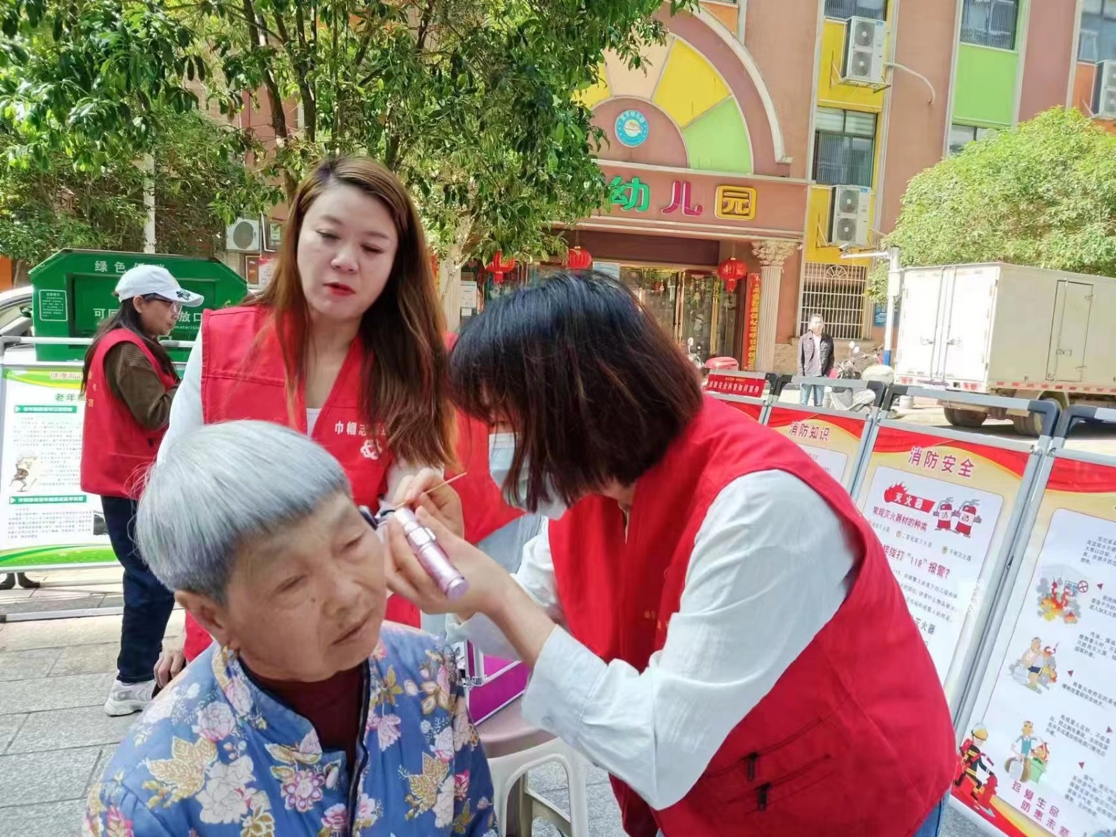 辰溪“助力文明城、志愿我先行”志愿服務(wù)進(jìn)社區(qū)