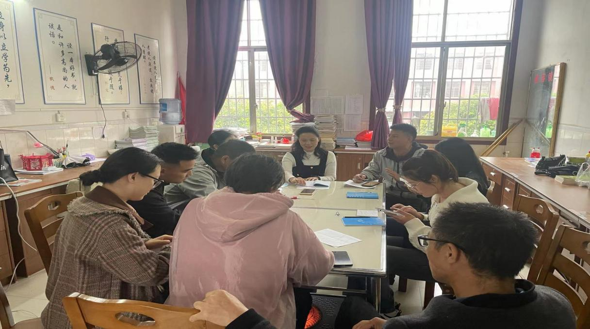 展體育課堂風(fēng)采 促孩子健康成長(zhǎng)