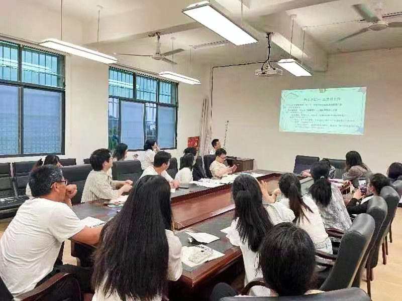 舉行校本研修線下活動(dòng) 暨班主任培訓(xùn)