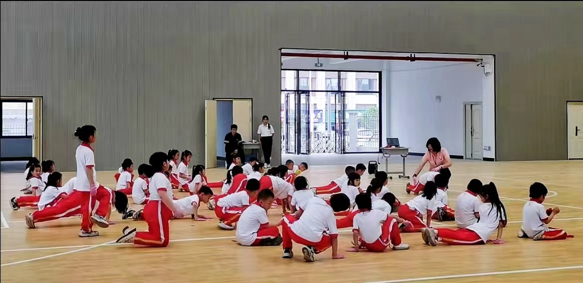 召開體育與健康學(xué)科示范教學(xué)暨教師培訓(xùn)交流會(huì)