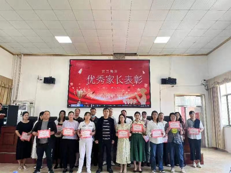 塘渡口中學第二屆家長學校課堂開課啦！