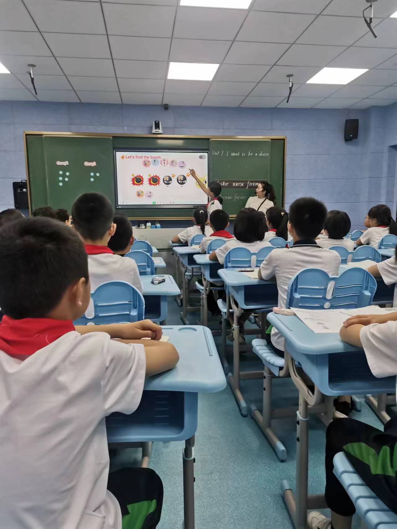 舉行青年教師教學(xué)技能比賽