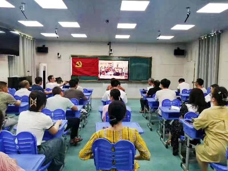 酈家坪鎮(zhèn)中心完小聯(lián)合黨支部開展主題黨日活動(dòng)