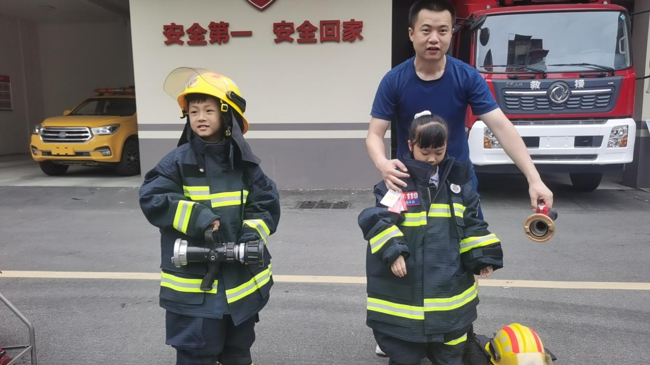 辰溪縣幼兒園開展“消防宣傳進萬家，平安相伴你我他”消防主題活動