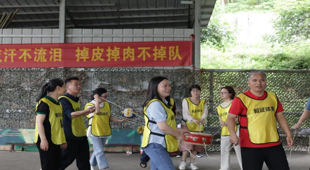 金稱市鎮(zhèn)中學(xué)開展“民族團(tuán)結(jié)一家親 同心共筑中國夢”團(tuán)建活動