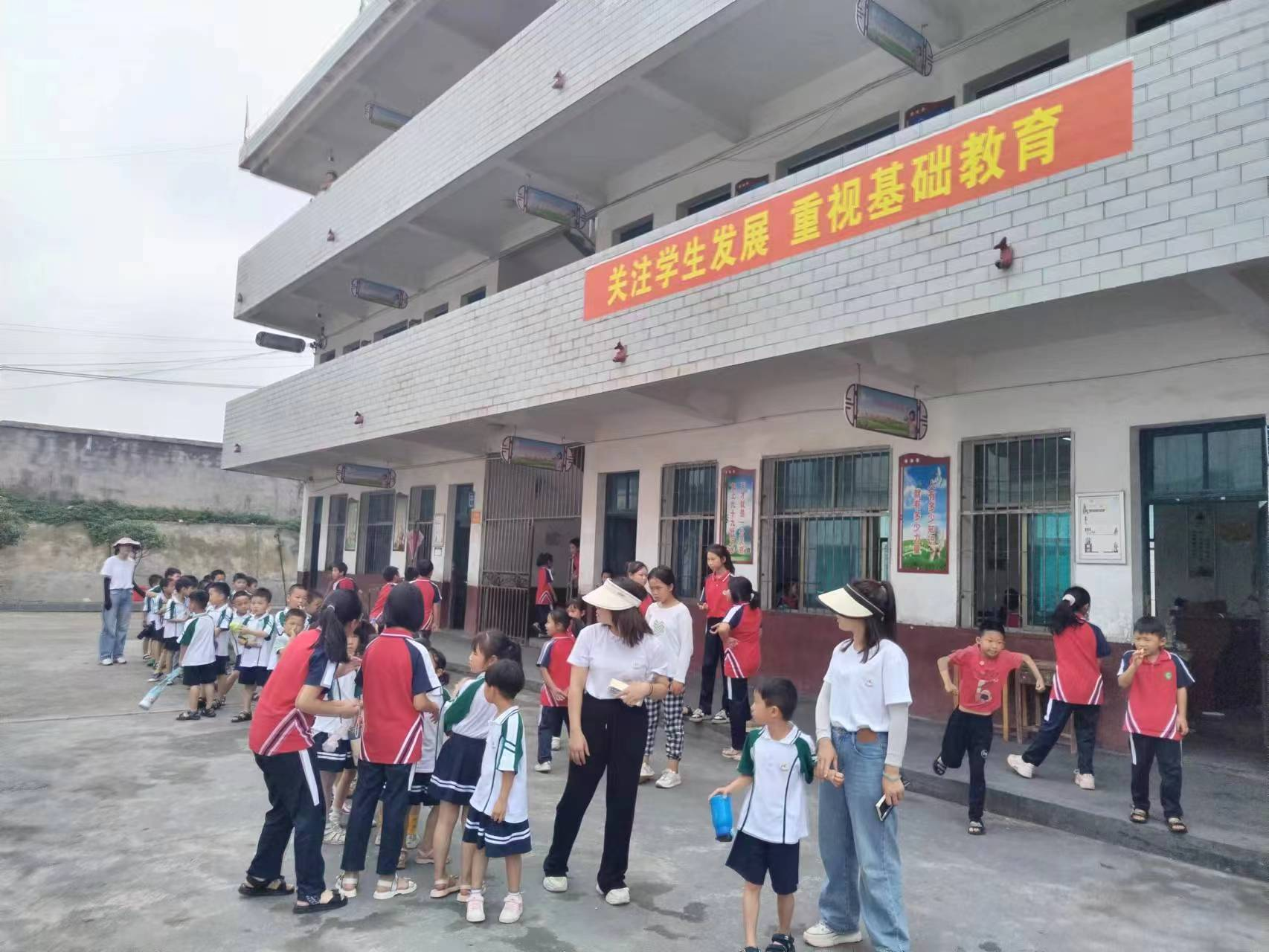 新寧縣白沙中心小學(xué)開展幼小銜接活動