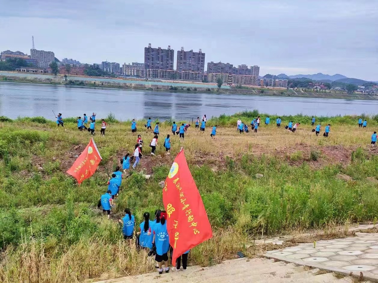 “爭(zhēng)當(dāng)河小青，共護(hù)母親河”