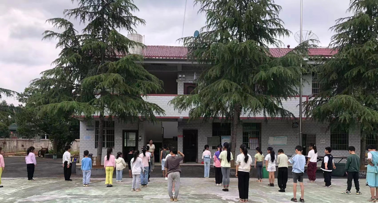 “拒絕校園暴力，學(xué)會(huì)對(duì)欺凌說(shuō)不”