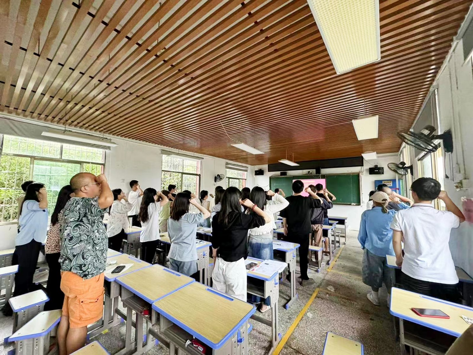 蔡橋鄉(xiāng)中學召開師德師風專題會議