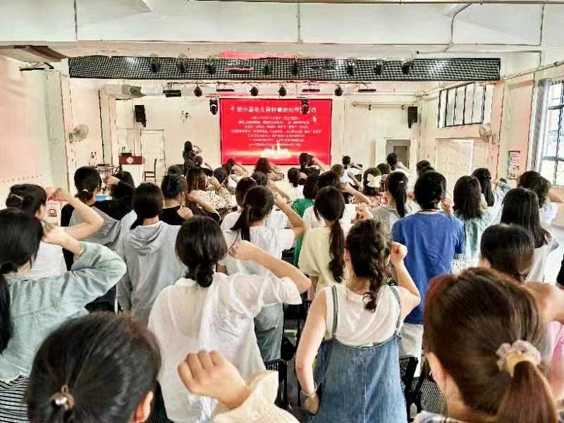 師德如光照前路，師風(fēng)浩蕩譜新篇