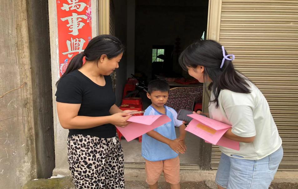 金稱(chēng)市鎮(zhèn)中心幼兒園暑假家訪(fǎng)紀(jì)實(shí)
