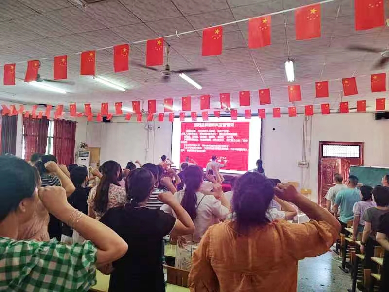 強(qiáng)化師德師風(fēng)，提升教學(xué)技能