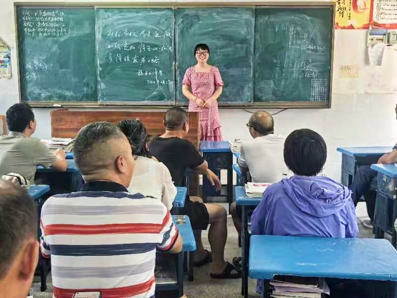 梽中全體教師積極探討鄉(xiāng)村學(xué)校特色辦學(xué)之道 應(yīng)對生源減少挑戰(zhàn)