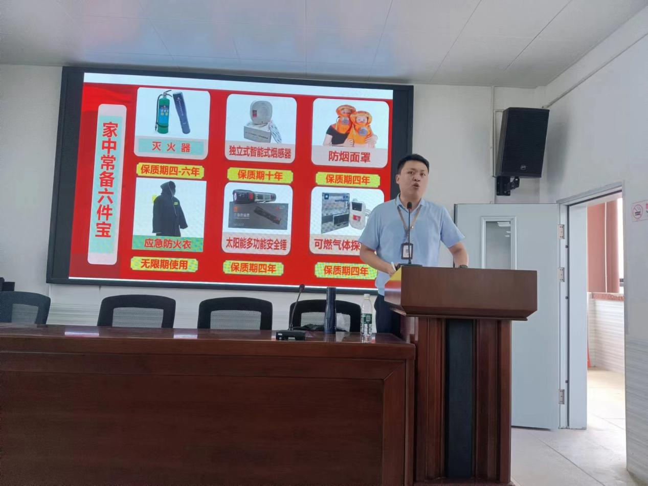 “人人講安全，個(gè)個(gè)會(huì)應(yīng)急”開(kāi)展教師消防安全知識(shí)培訓(xùn)