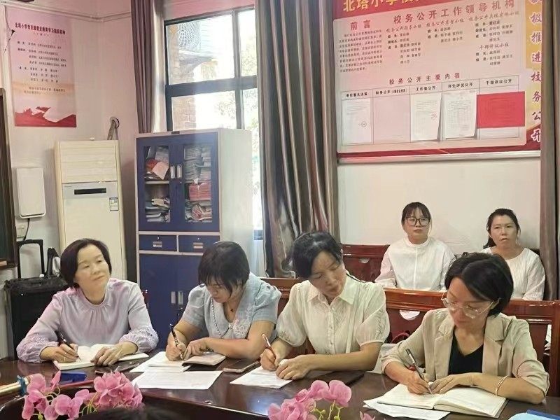 踐行新課標(biāo)，探索新教材：