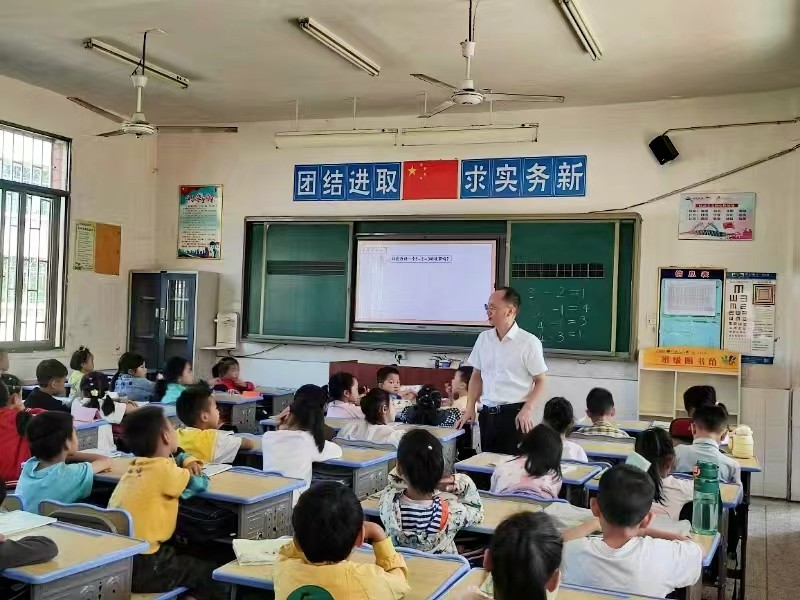 踐行新課標(biāo)，探索新教材：