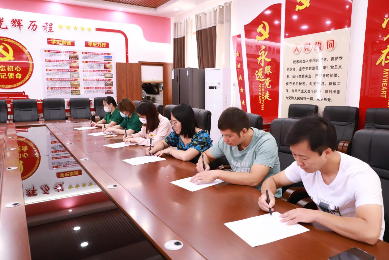 強(qiáng)化食品安全意識(shí)  筑牢校園健康防線