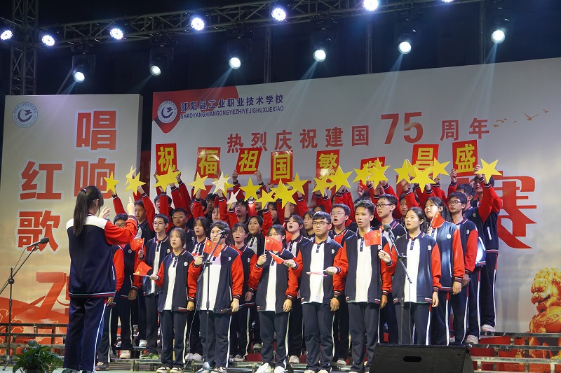 唱響紅歌，共慶華誕