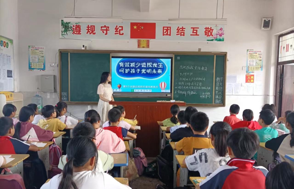 新寧縣白沙中心小學(xué)開展“近視防控”主題班會