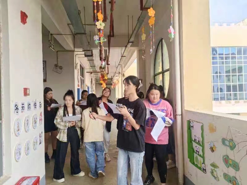“環(huán)”抱童趣 “境”潤童心—下花橋鎮(zhèn)中心幼兒園環(huán)境創(chuàng)設評比