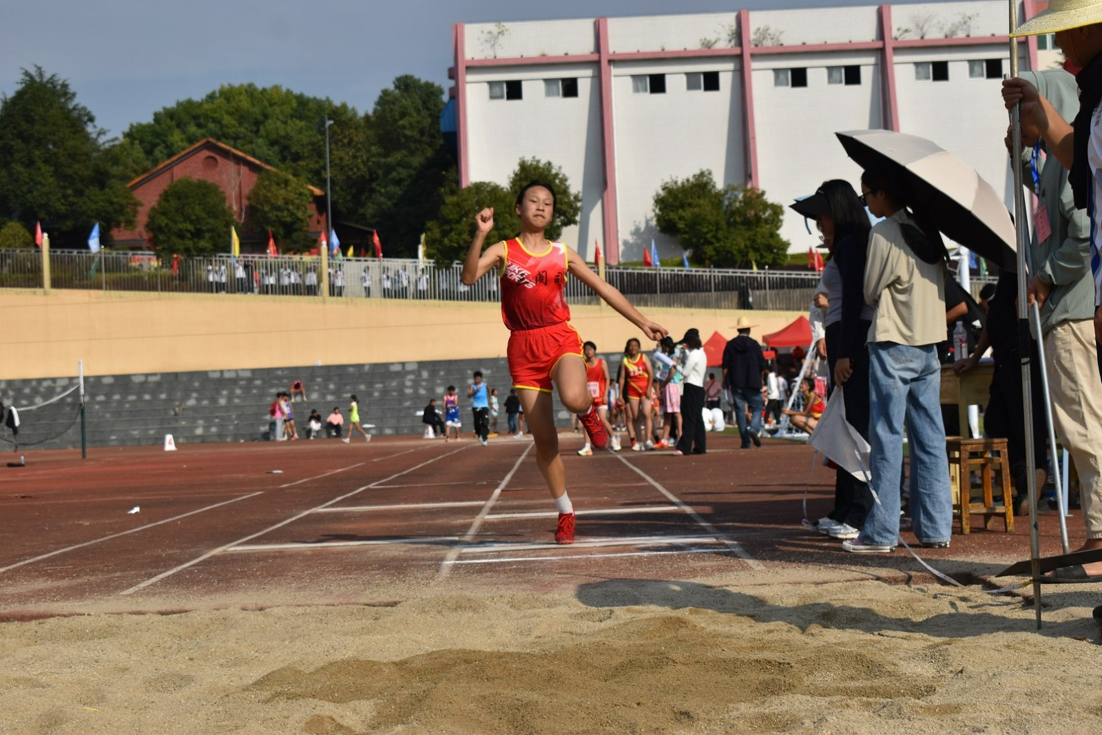 隆回縣2024年中小學(xué)生田徑運動會圓滿落幕