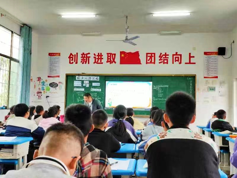 送教下鄉(xiāng)展風(fēng)采，攜手共進(jìn)促成長